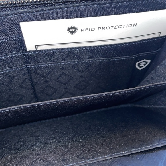 Vera Bradley Turn lock Wallet RFID
Protection Pineapple Toucan Party NWT - Picture 6 of 7